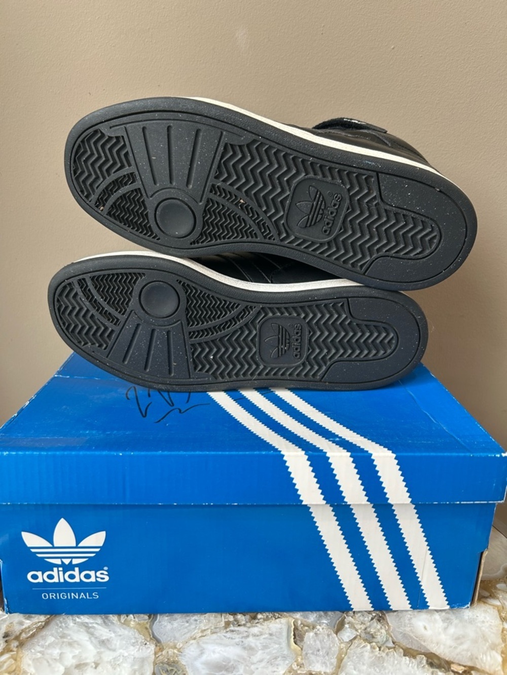 Adidas High tops - Picture 3 of 3